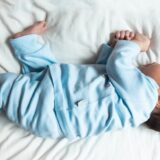なぜ人間の赤ちゃんは未熟で弱すぎる状態で生まれてくるのか？